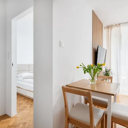 Rentplanet - Apartamenty Przy Palacu Kultury I Nauki Warschau Exterior foto