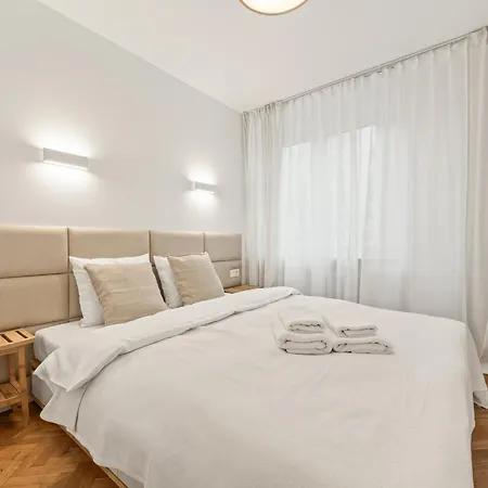 Rentplanet - Apartamenty Przy Palacu Kultury I Nauki Warschau Exterior foto